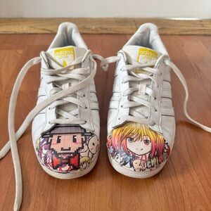 COLLECTIBLE Pharrell Williams ADIDAS Anime Graphic White Sneakers (M6.5 / W8)